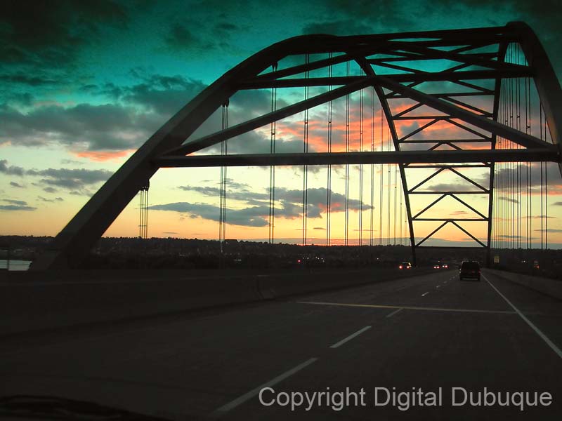 dbq_wisconsin_bridge_sunset